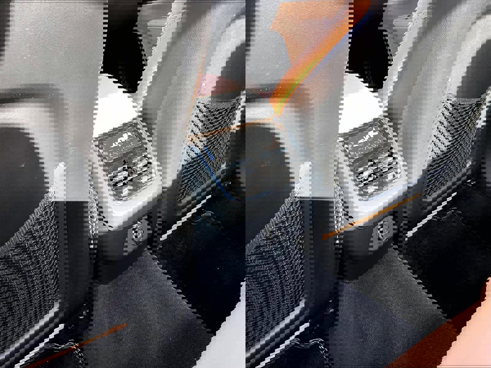 Used 2017 Volvo S90 T6 Inscription w/ Vision Package image 37