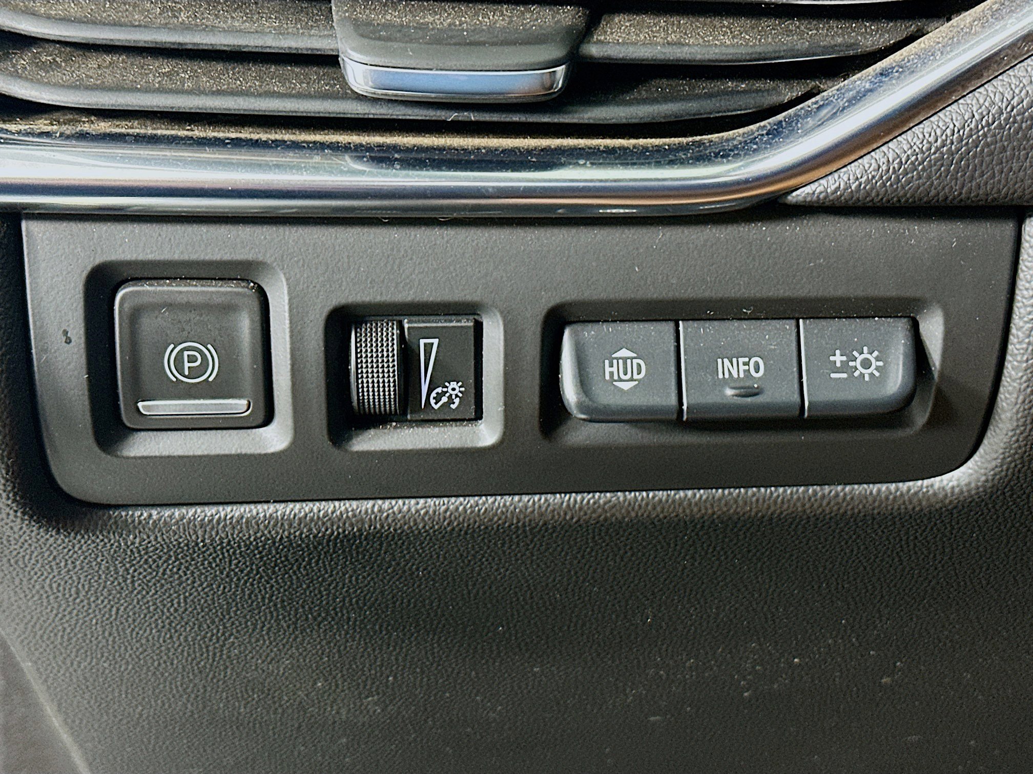 Used 2023 Cadillac XT4 Premium Luxury w/ Technology Package AWD/4WD image 17