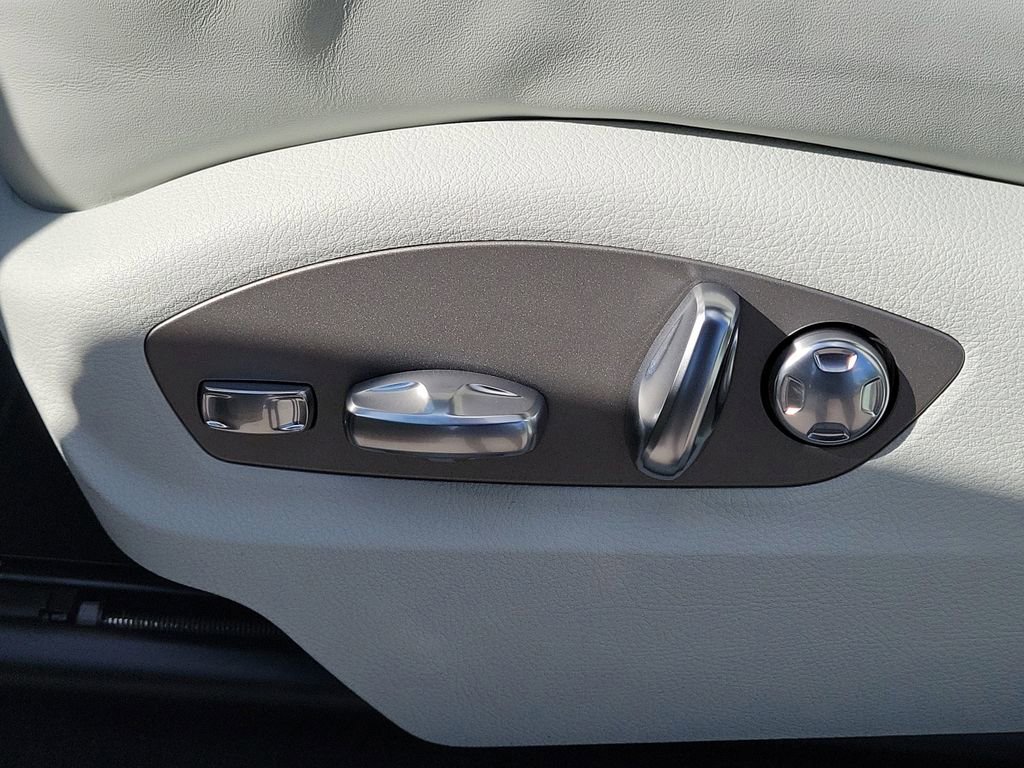 New 2026 Porsche Macan image 28