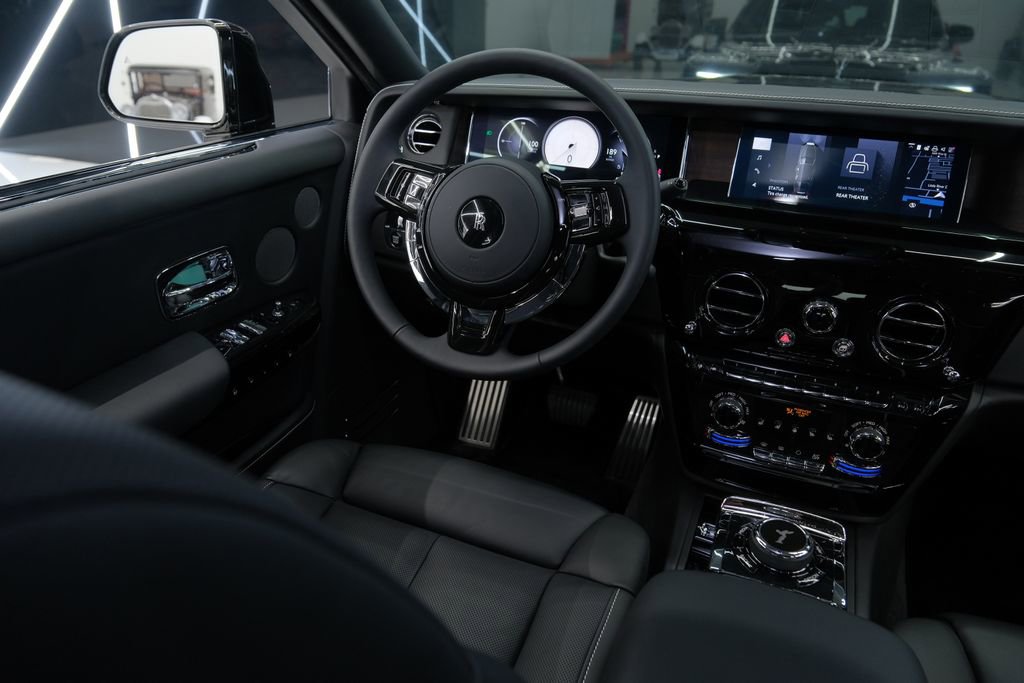 Used 2026 Rolls-Royce Phantom Sedan image 49