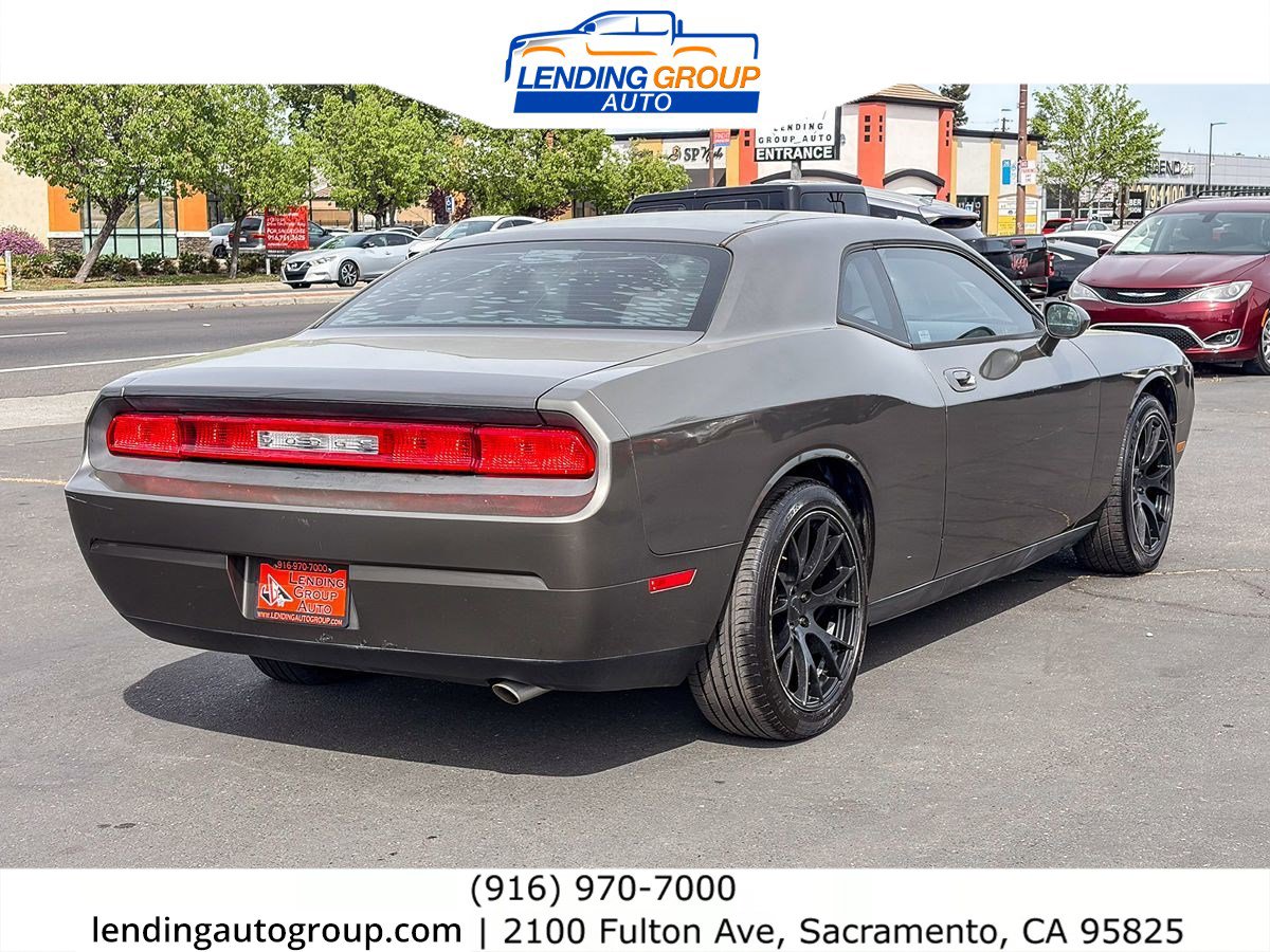Used 2010 Dodge Challenger SE image 4