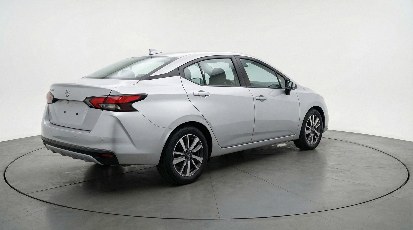 Used 2025 Nissan Versa SV image 9