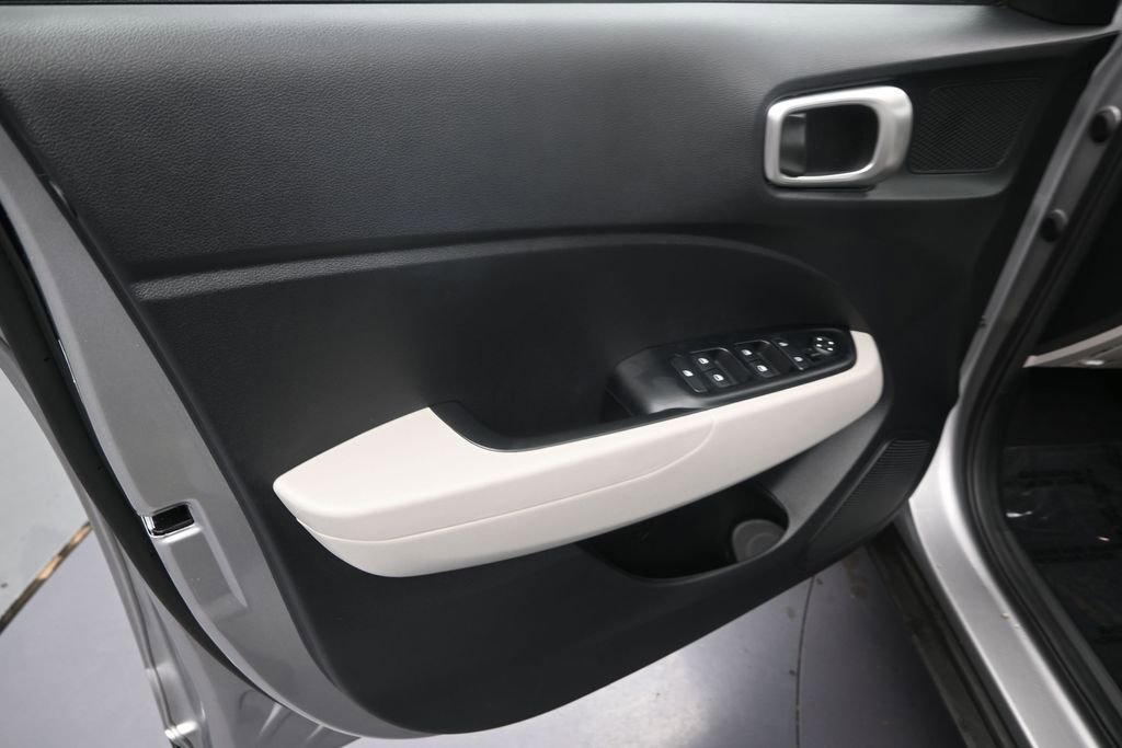 Used 2023 Hyundai Venue SEL w/ Cargo Package FWD image 12