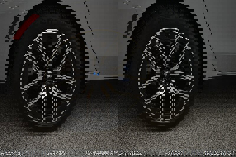 Used 2023 BMW 760i xDrive w/ Parking Assistance Package image 42