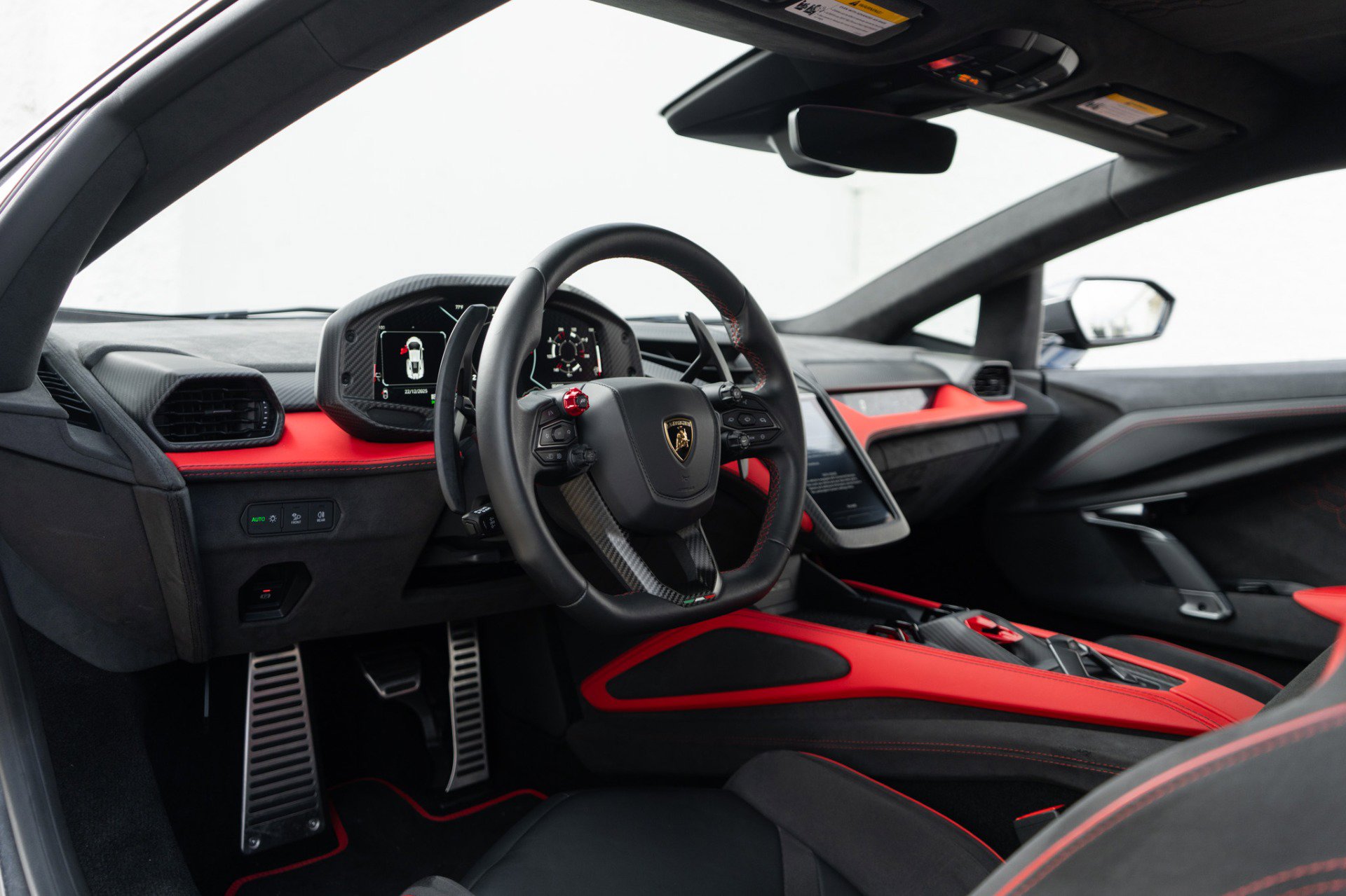 Used 2024 Lamborghini Revuelto image 6