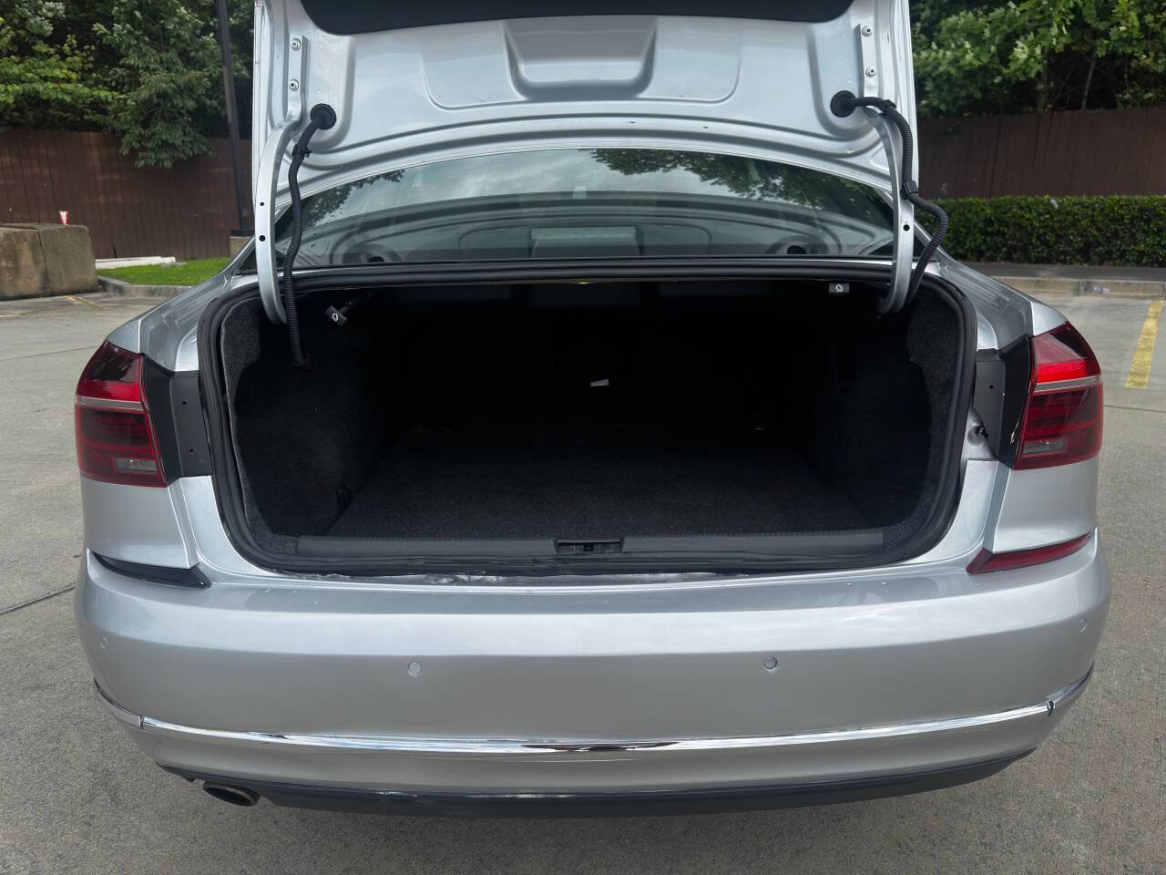 Used 2017 Volkswagen Passat 1.8T SEL Premium image 20