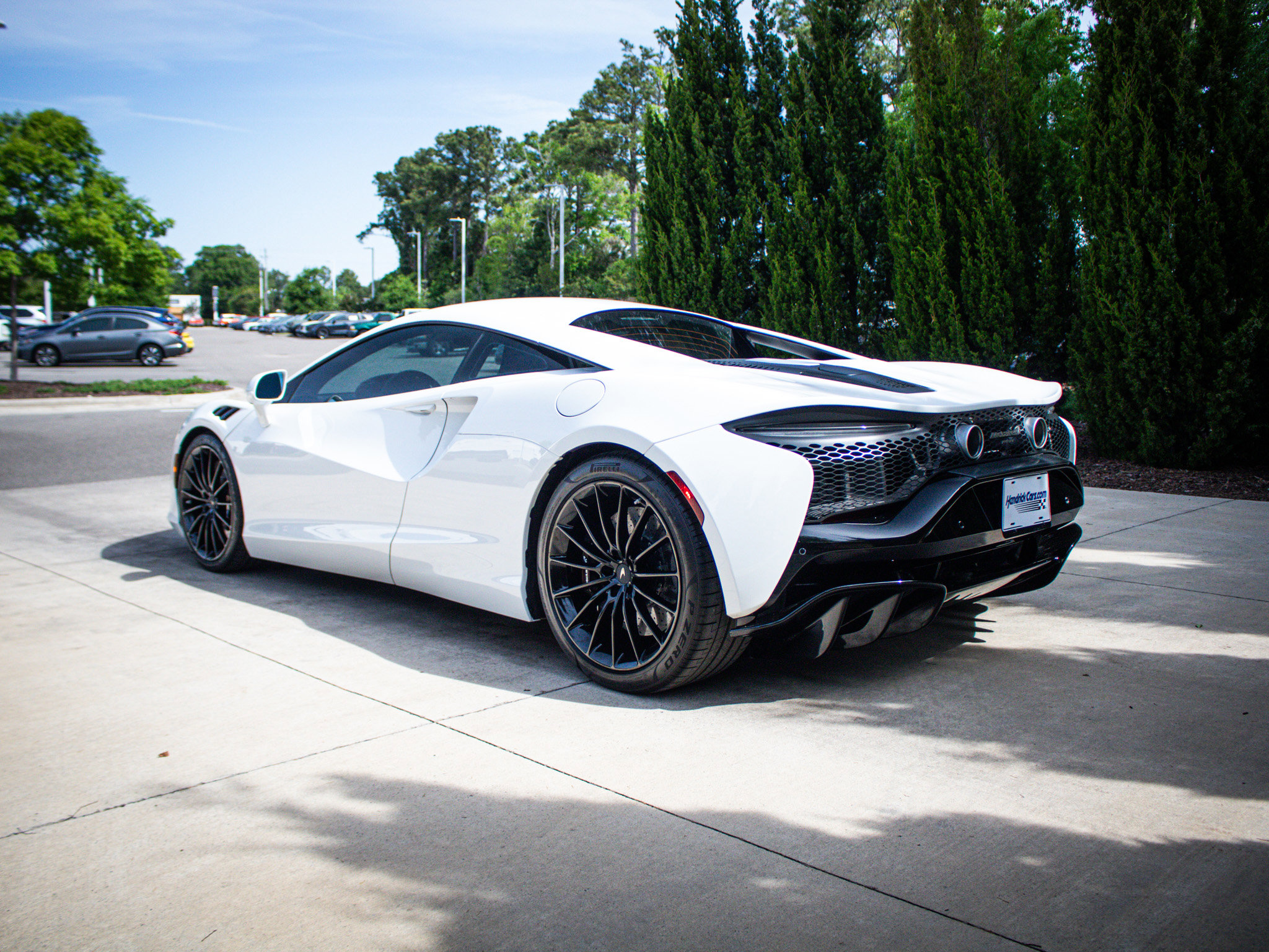 Used 2025 McLaren Artura RWD image 8