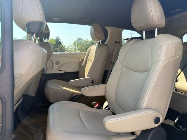 Used 2021 Toyota Sienna XLE FWD image 19