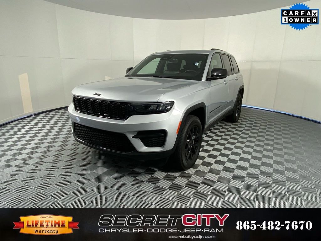 Used 2024 Jeep Grand Cherokee Altitude image 2