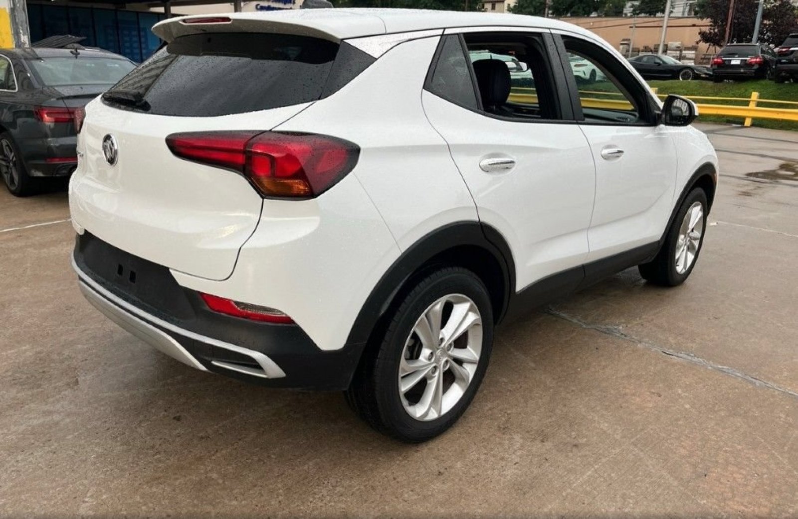 Used 2022 Buick Encore GX Preferred w/ Cold Weather Comfort Package AWD/4WD image 6