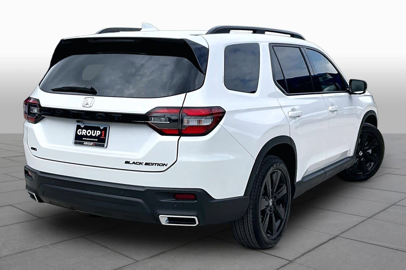 Used 2025 Honda Pilot Black Edition image 13