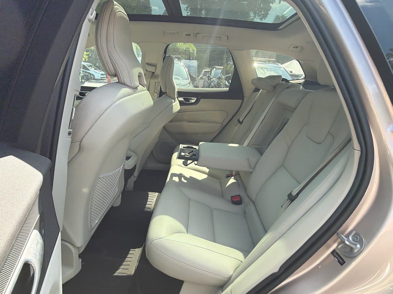 Used 2024 Volvo XC60 B5 Plus w/ Protection Package Premier AWD/4WD image 21
