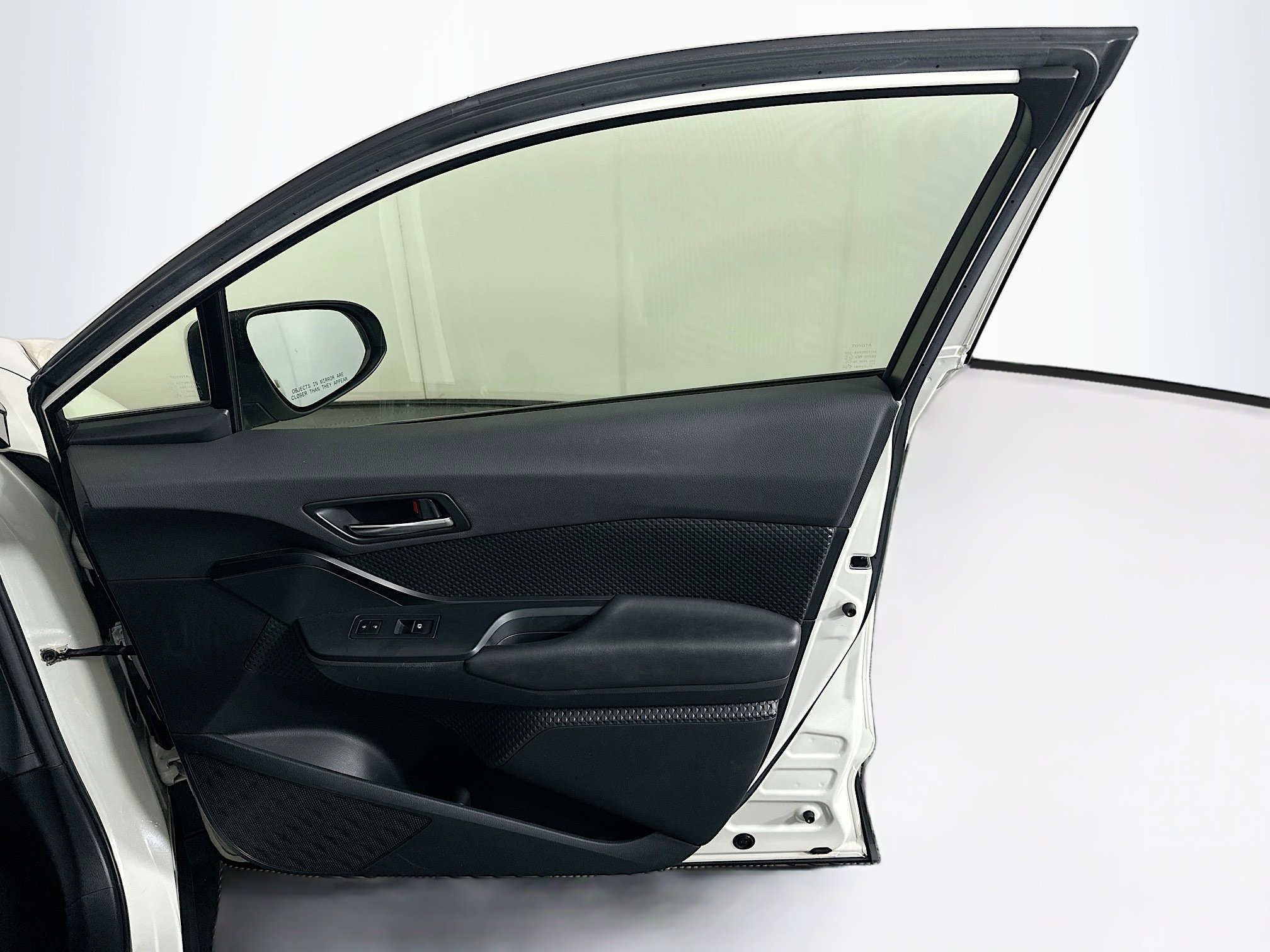 Used 2018 Toyota C-HR XLE FWD image 30