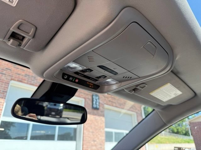 Used 2023 Chevrolet Equinox Premier AWD/4WD image 32