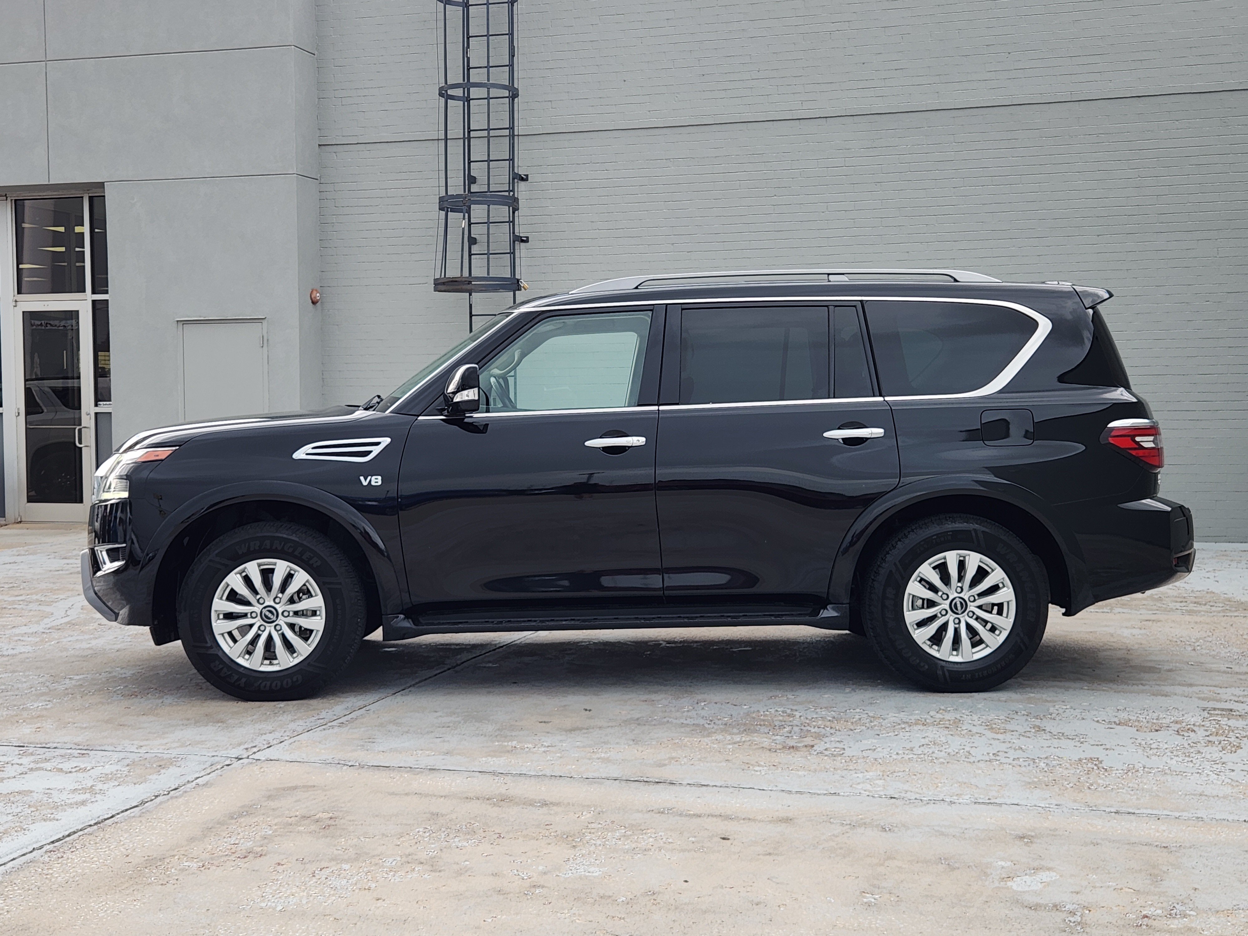 Used 2022 Nissan Armada SV AWD/4WD image 4