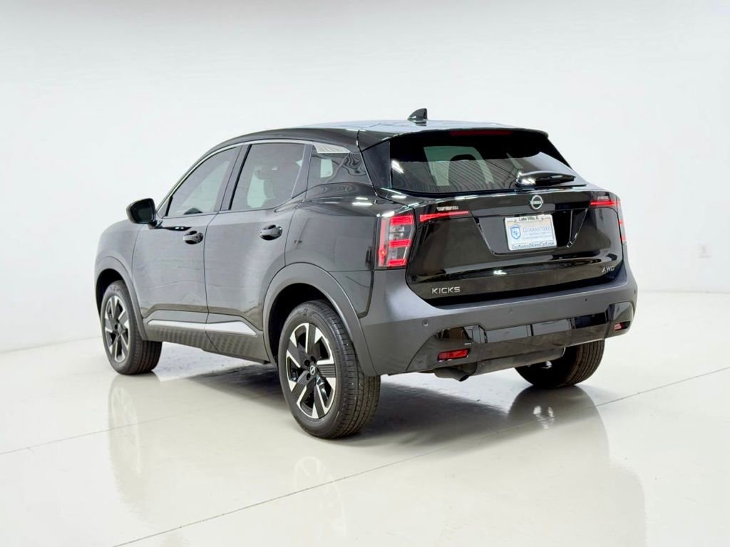 Used 2025 Nissan Kicks SV AWD/4WD image 18