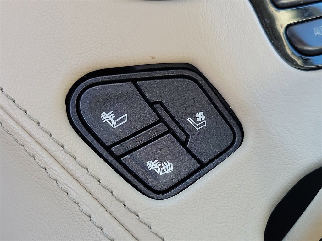 Used 2018 GMC Yukon Denali image 32