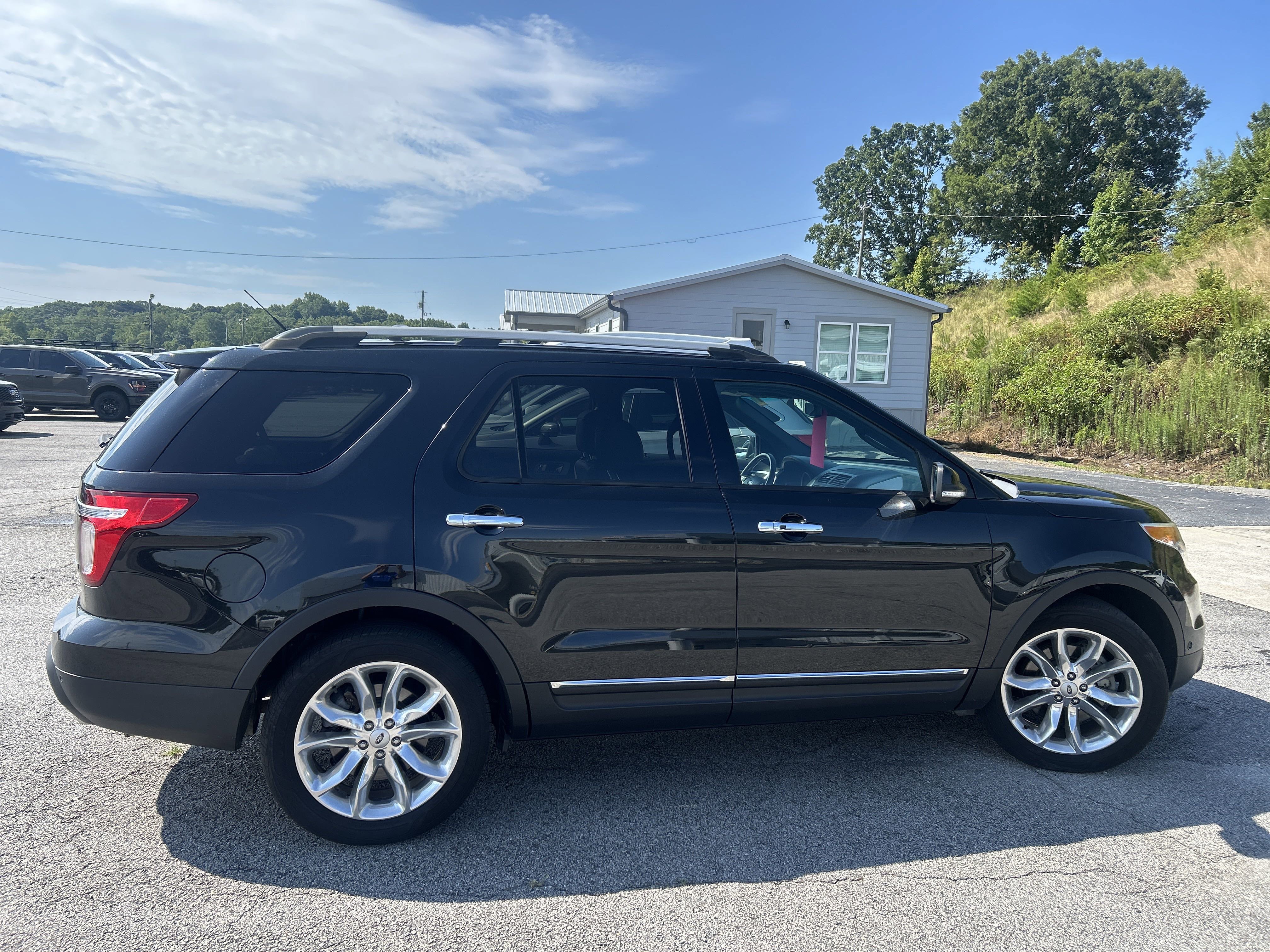 Used 2015 Ford Explorer Limited w/ Equipment Group 303A FWD image 10