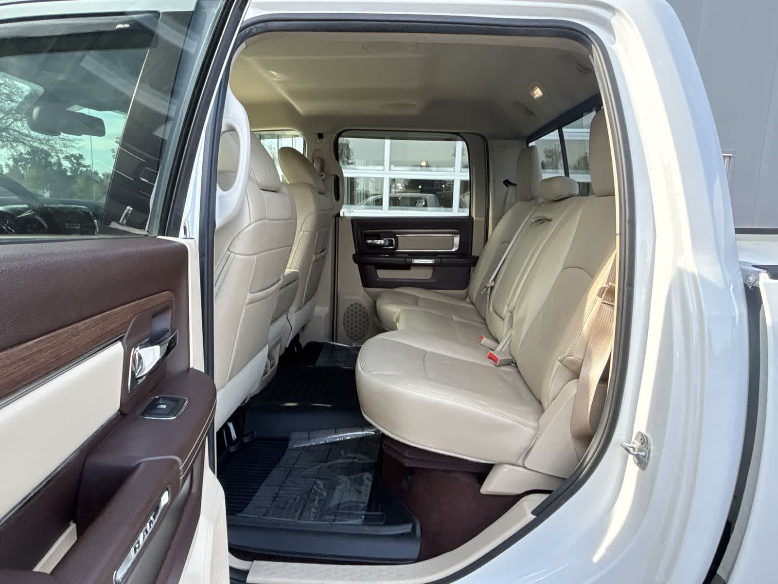 Used 2014 RAM 3500 Laramie w/ Convenience Group AWD/4WD image 11