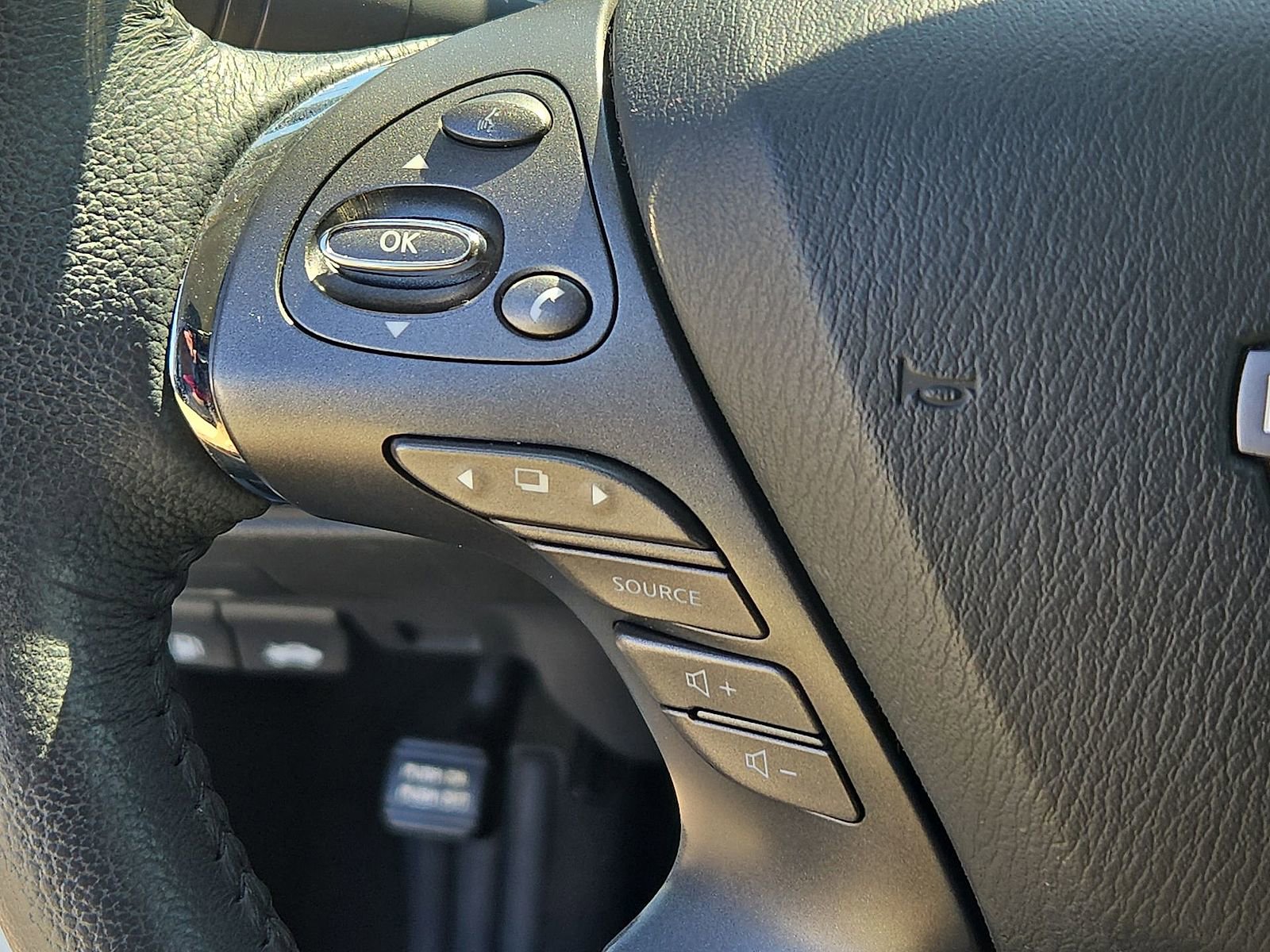 Used 2023 Nissan Murano SV w/ SV Midnight Edition Package image 23