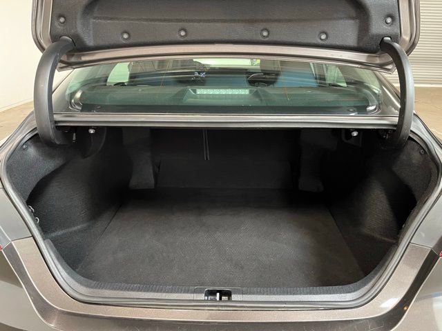Used 2018 Toyota Camry LE FWD image 14