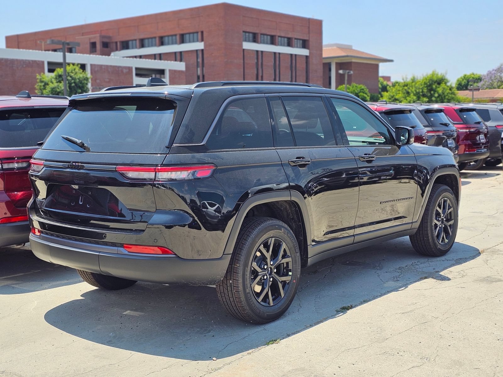 New 2026 Jeep Grand Cherokee Altitude RWD image 5