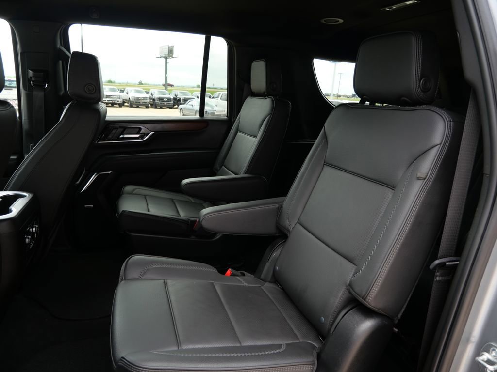 Used 2025 GMC Yukon XL Denali AWD/4WD image 19
