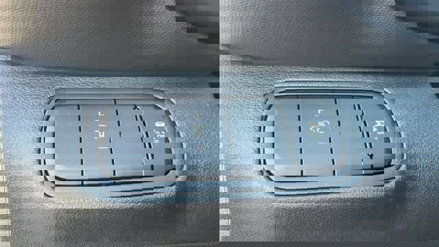 Used 2025 Hyundai Venue Limited image 20