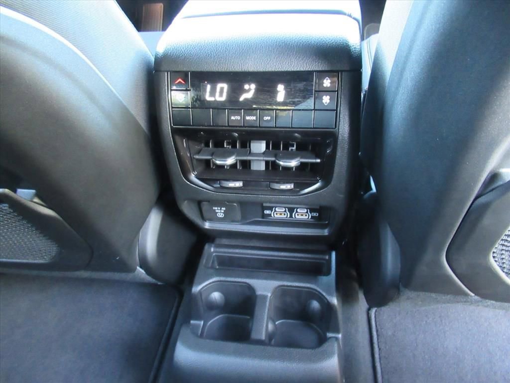 Used 2025 Jeep Grand Cherokee L Laredo w/ Luxury Tech Group I image 33