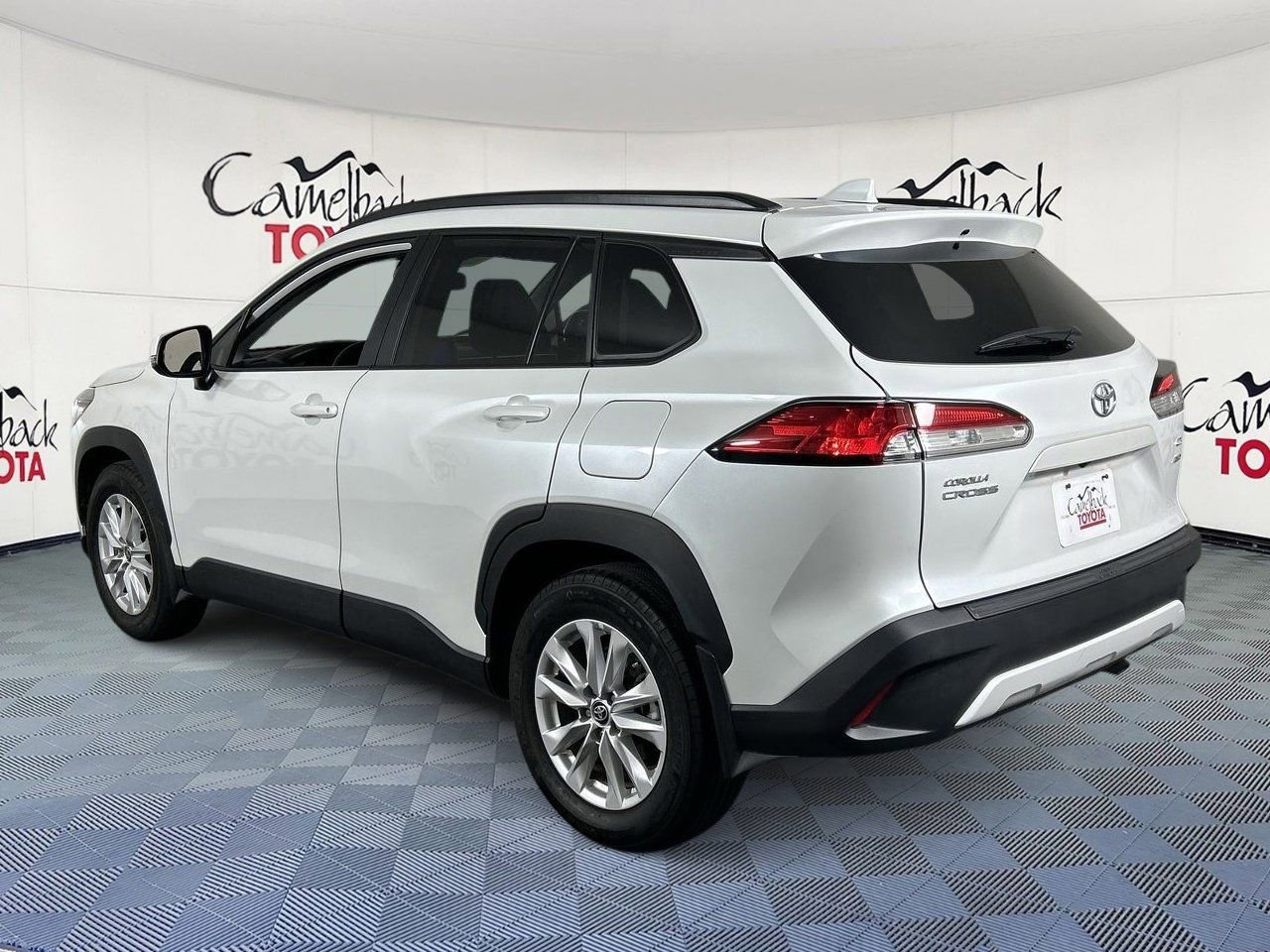 Used 2024 Toyota Corolla Cross LE image 5