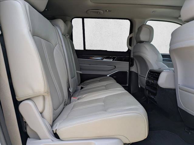 Used 2022 Jeep Wagoneer Series II w/ Premium Group I AWD/4WD image 19
