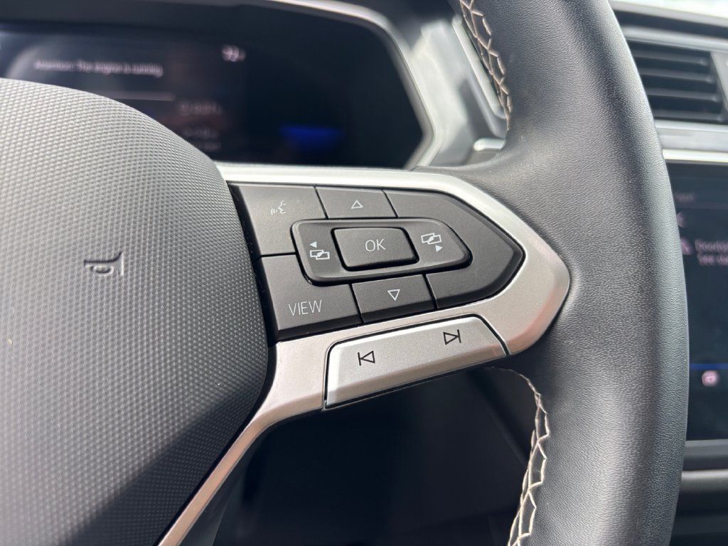 Used 2023 Volkswagen Tiguan SE AWD/4WD image 25