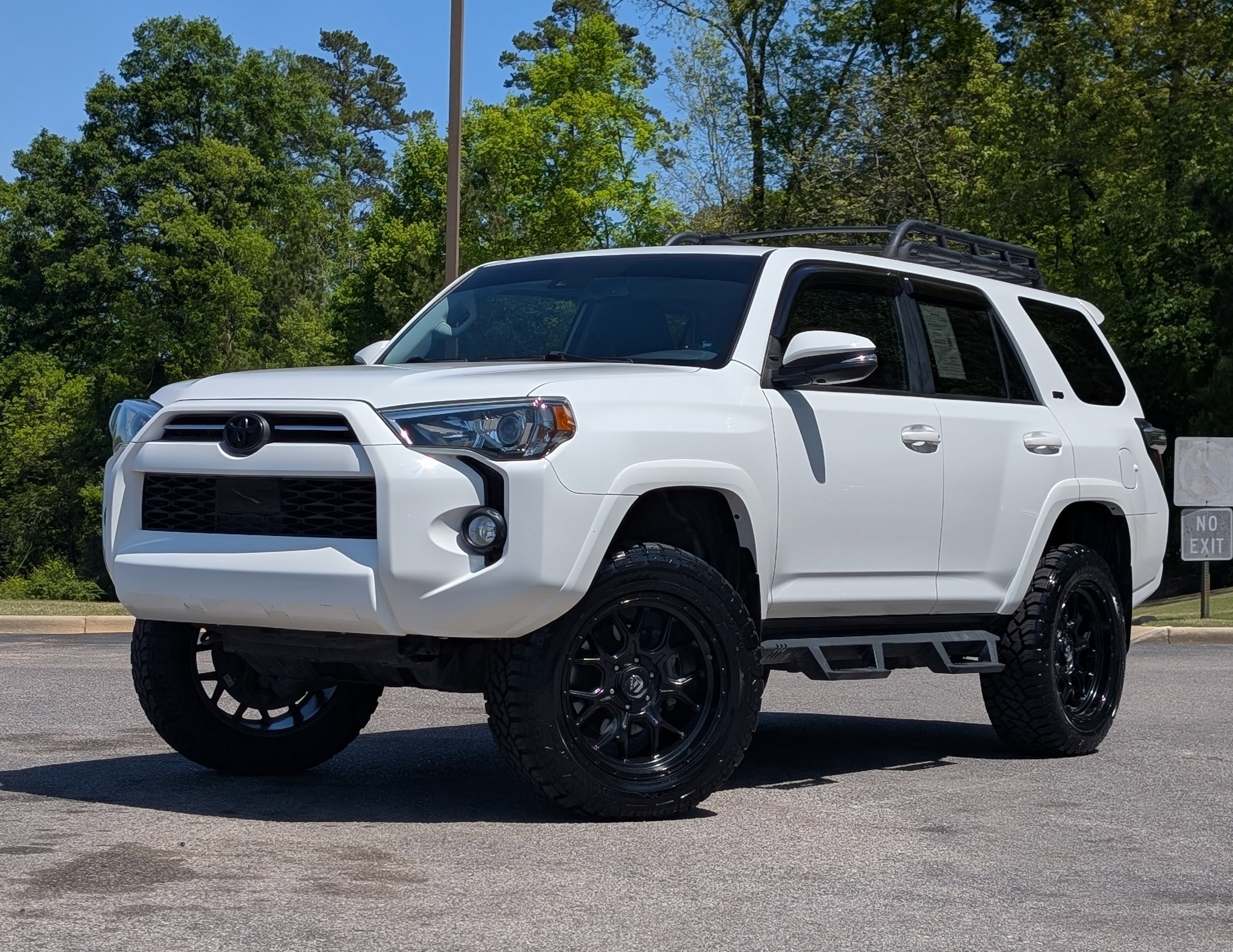 Used 2020 Toyota 4Runner SR5 Premium w/ Moonroof Package image 4