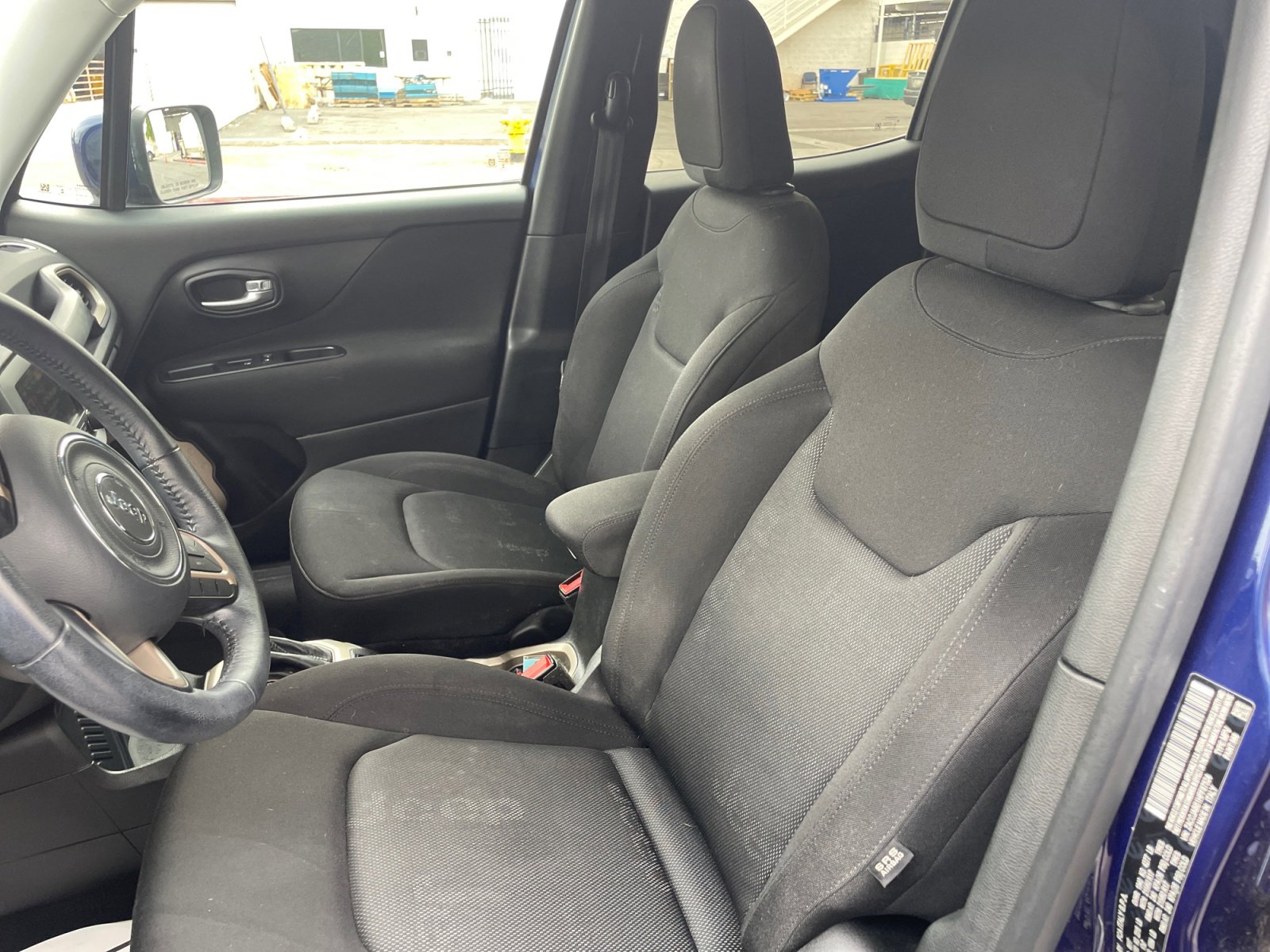 Used 2017 Jeep Renegade Latitude FWD image 15