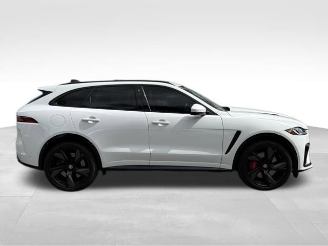 Certified 2022 Jaguar F-PACE SVR image 6