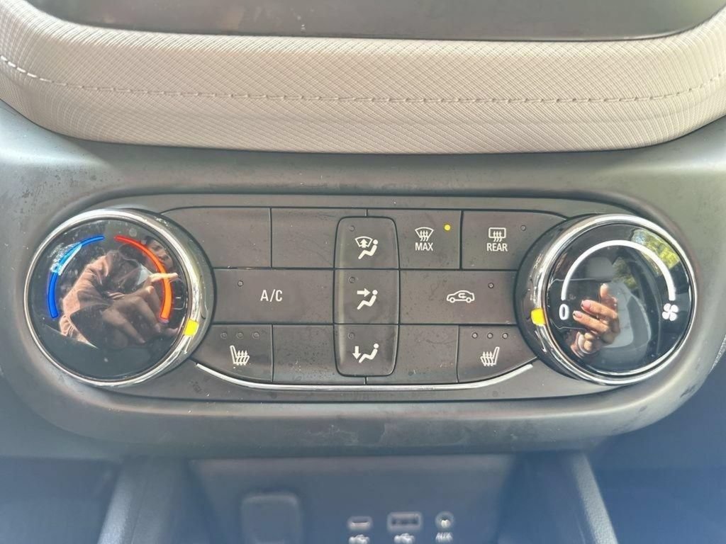 Used 2023 Chevrolet TrailBlazer LT FWD image 14