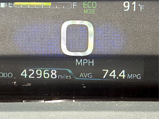 Used 2022 Toyota Prius Prime XLE FWD image 23