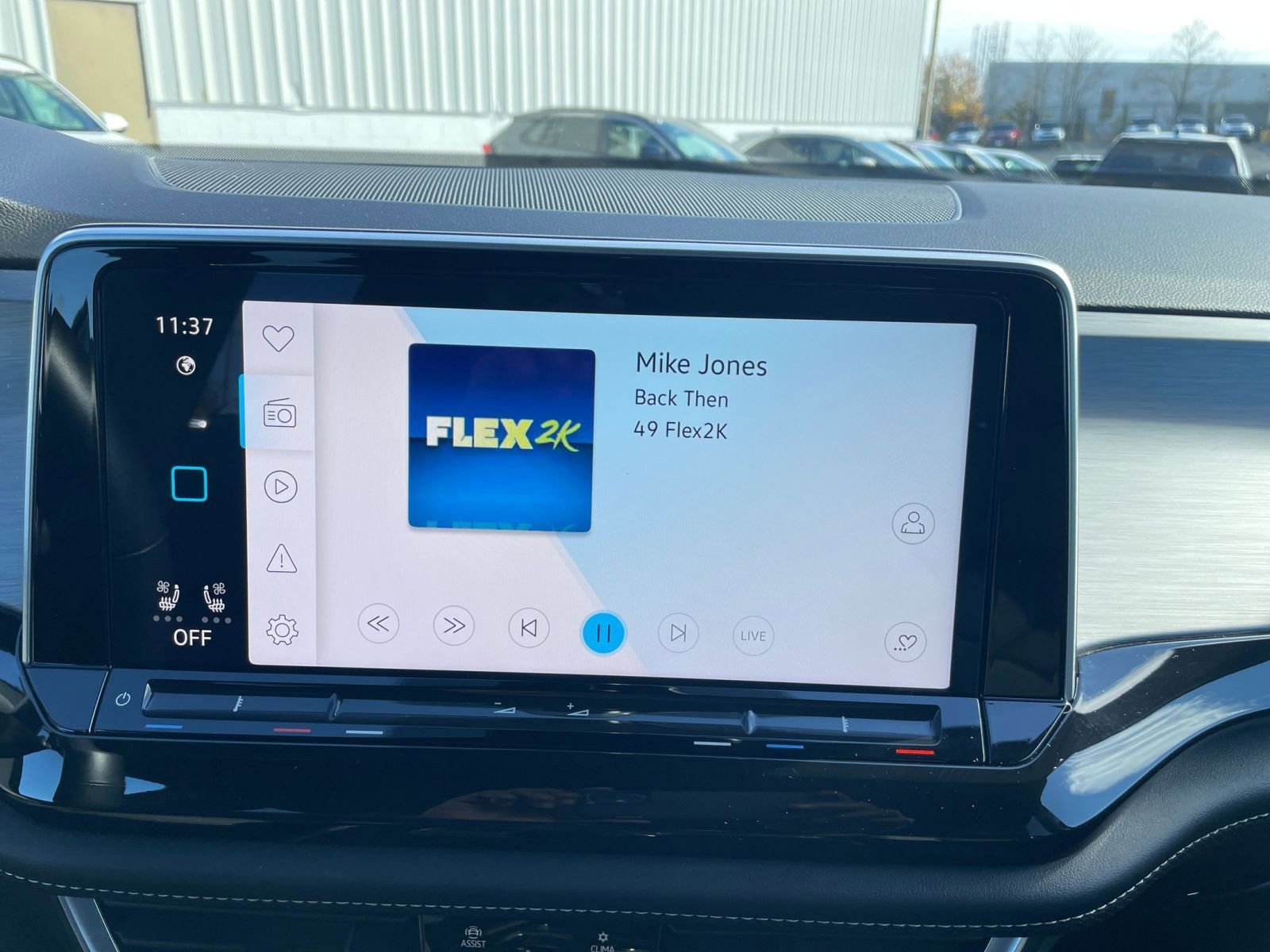 Used 2025 Volkswagen Atlas Cross Sport SE image 21