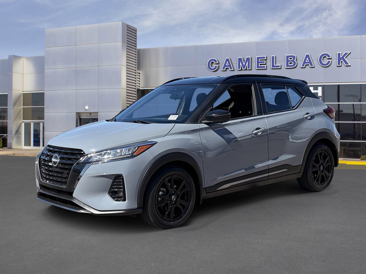 Used 2022 Nissan Kicks SR FWD image 2