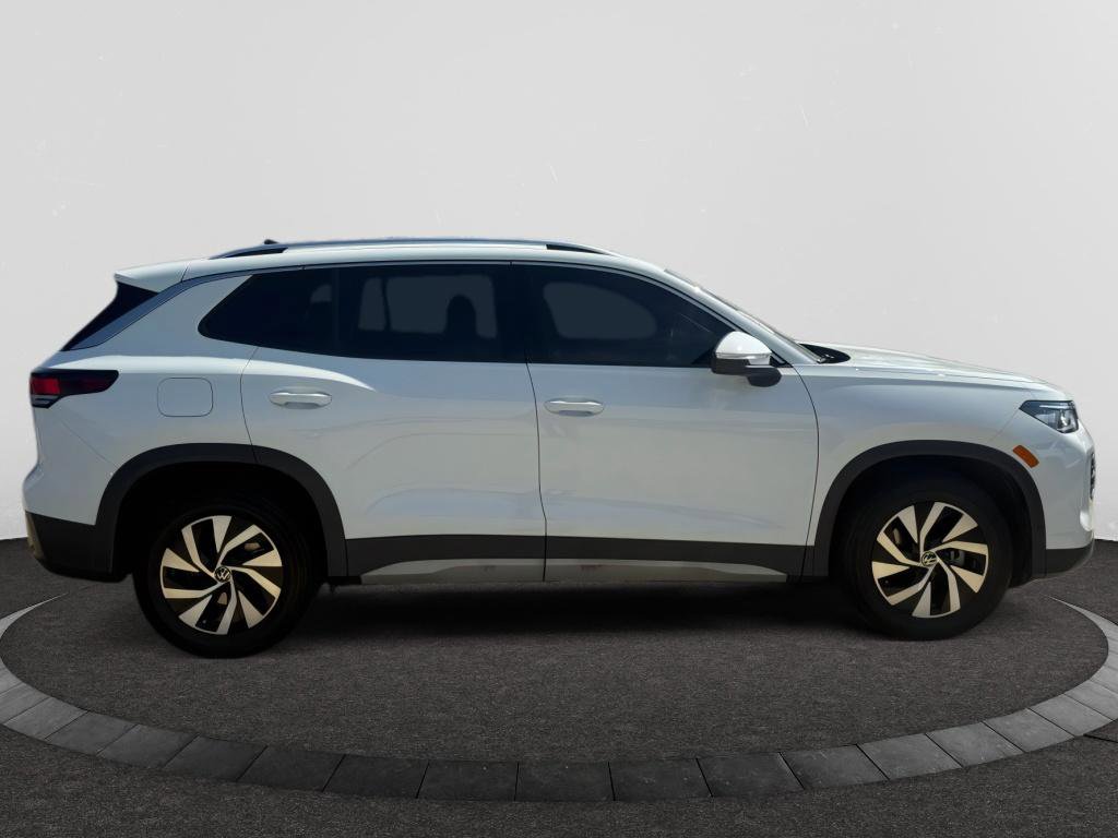 Certified 2025 Volkswagen Tiguan S FWD image 4