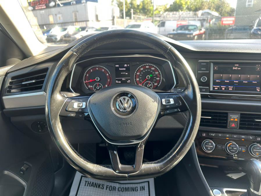 Used 2019 Volkswagen Jetta SE w/ Cold Weather Package FWD image 28