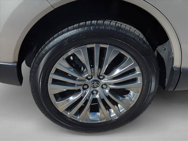 Used 2022 Toyota Venza XLE AWD/4WD image 4