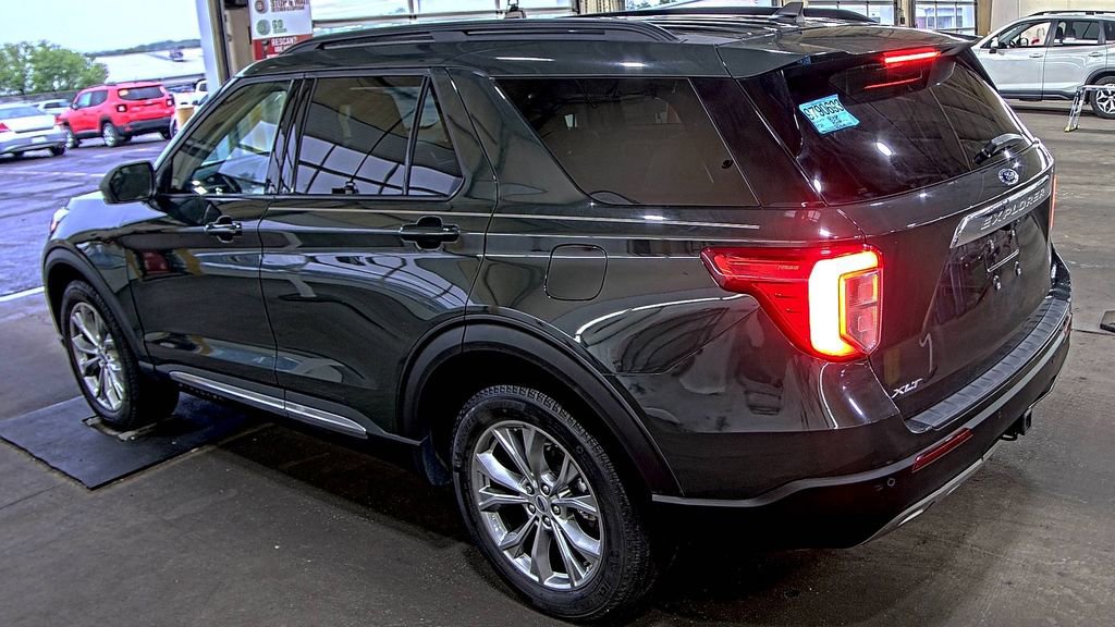 Used 2022 Ford Explorer XLT w/ Equipment Group 202A AWD/4WD image 7