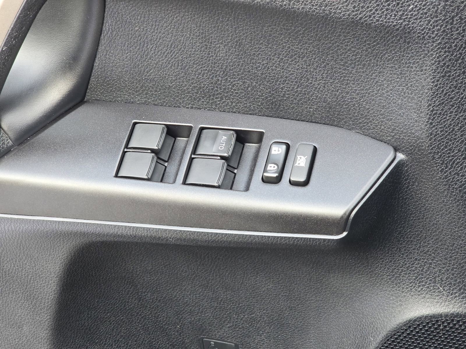 Used 2018 Toyota RAV4 XLE w/ Plus Extra Value Package image 32