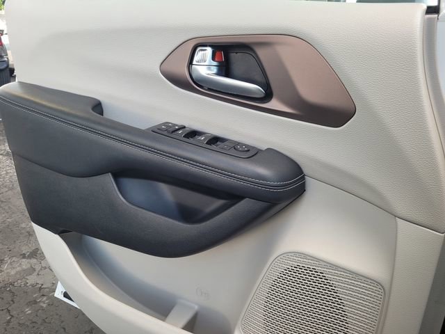 Certified 2023 Chrysler Voyager LX FWD image 14