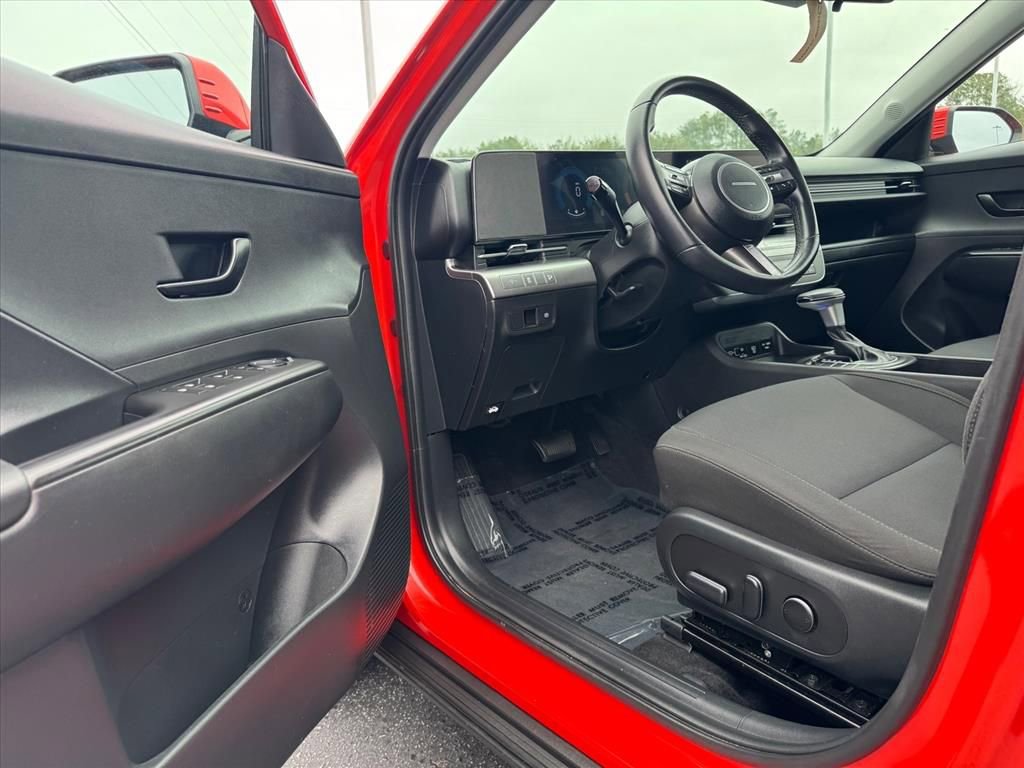 Used 2025 Hyundai Kona SEL image 13