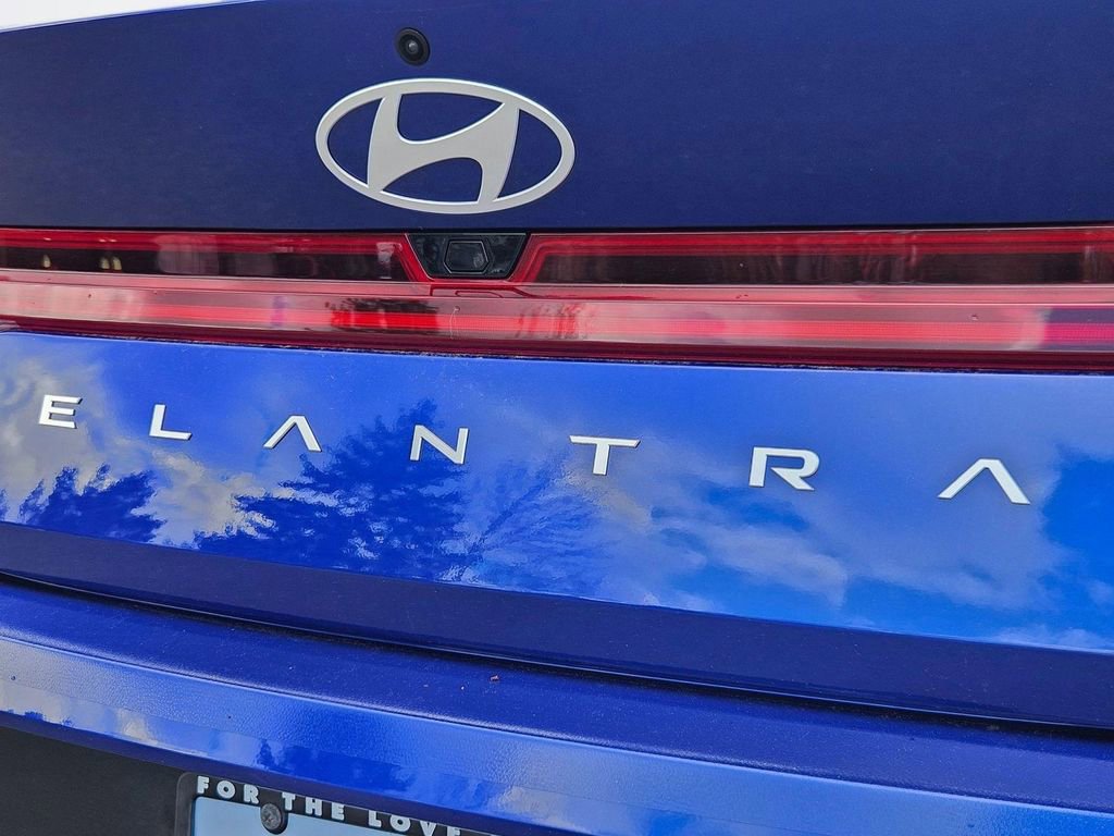 Certified 2025 Hyundai Elantra Limited w/ Cargo Package image 28