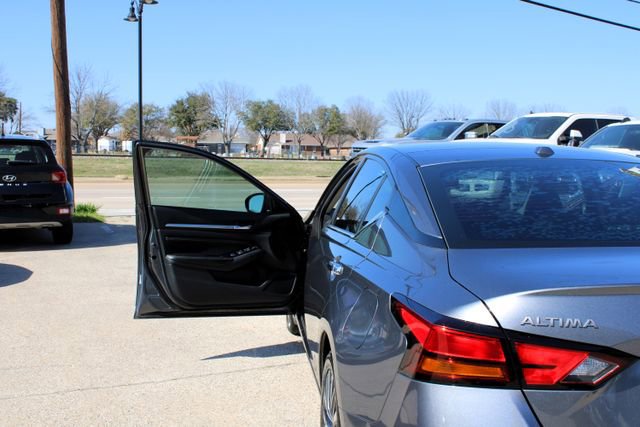 Used 2023 Nissan Altima 2.5 SV w/ SV Premium Package FWD image 9