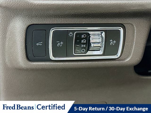Used 2021 Lincoln Corsair AWD w/ Premium Package image 12
