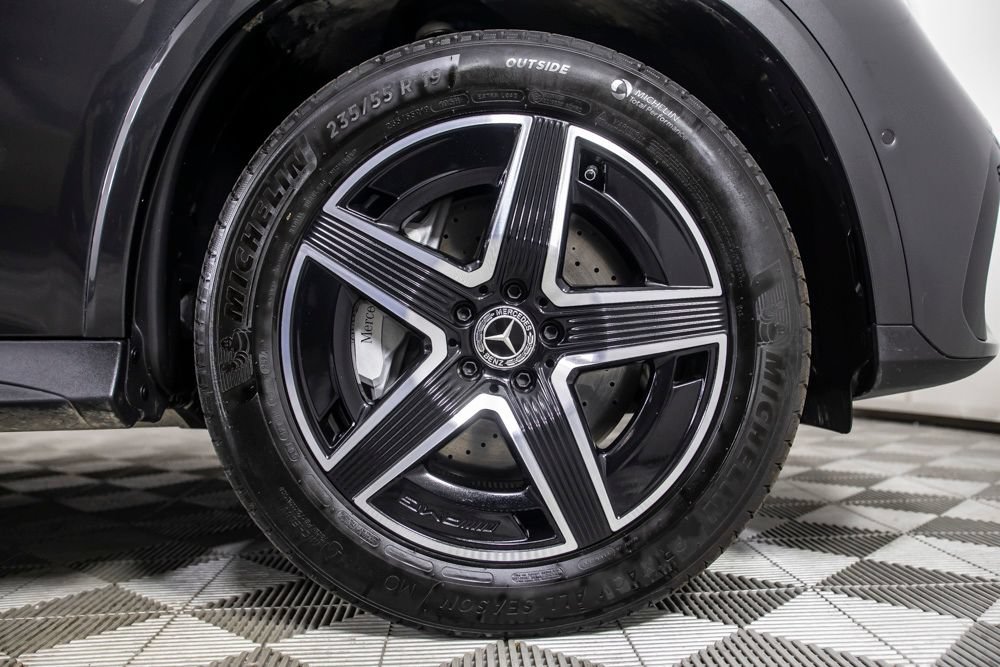 Used 2025 Mercedes-Benz GLC 300 4MATIC w/ AMG Line image 37